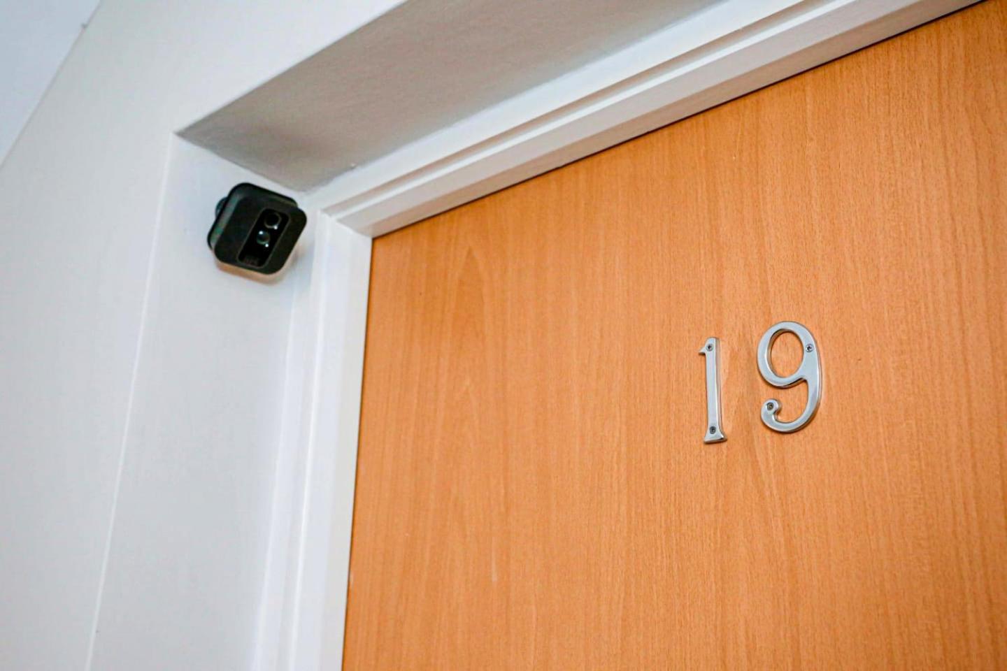 Neat - Secure Parking - Wifi - Sleeps 4 - No Parties Belfast